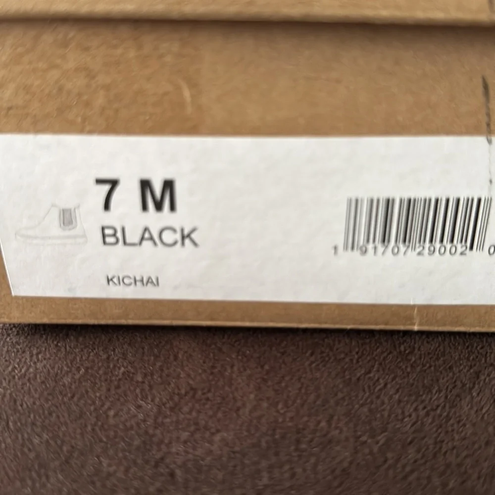 Lucky Brand Kachai Chelsea Boot Black Suede White Faux Shearling Fur Size 7 NEW - Picture 3 of 11